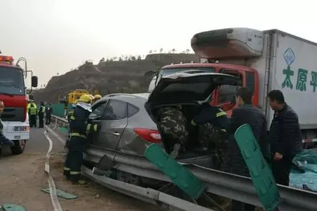 南川水江高速24小时拖车救援-高速公路应急拖车救援-流动补胎换胎